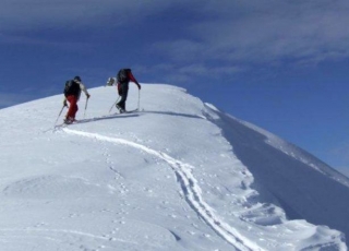  阿尔卑斯山滑雪之旅 
